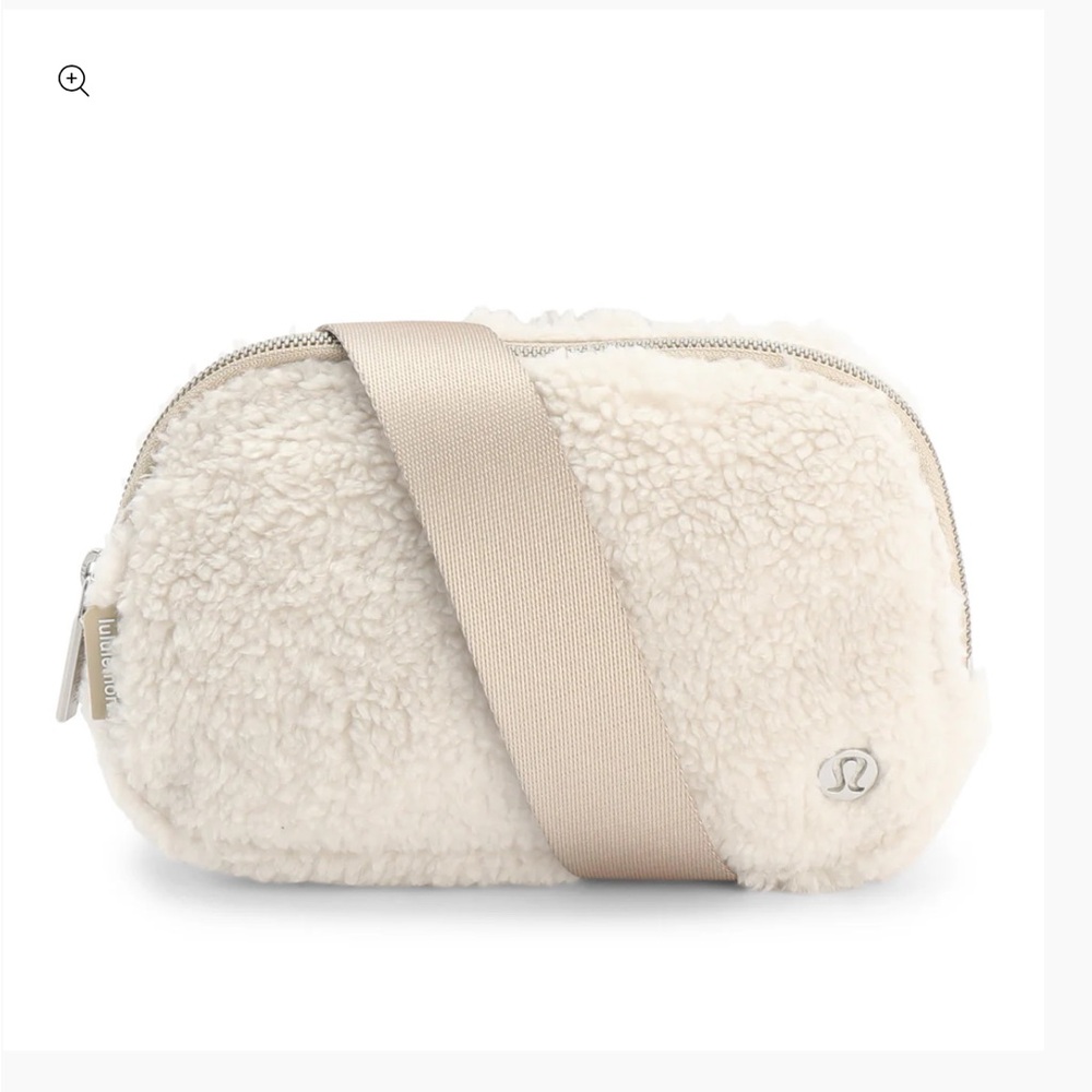 Lululemon Sherpa belt bag white opal/sliver